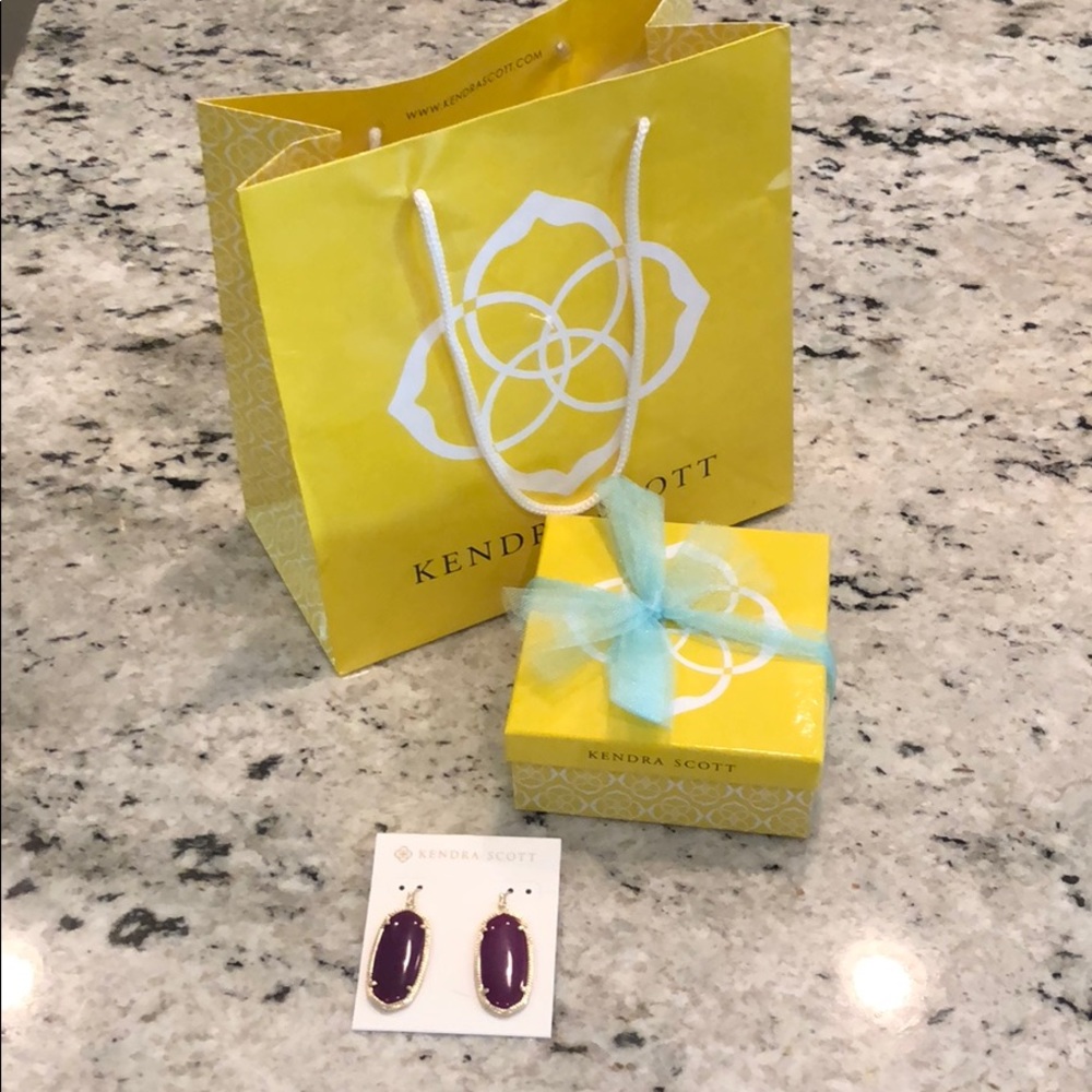 🚨SOLD🚨Kendra Scott Elle Earrings